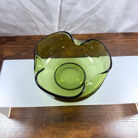 Vintage Mid-Century Modern Green Glass Bowl – Ruffled Edge, Retro Art Glass - Picture 3 of 6